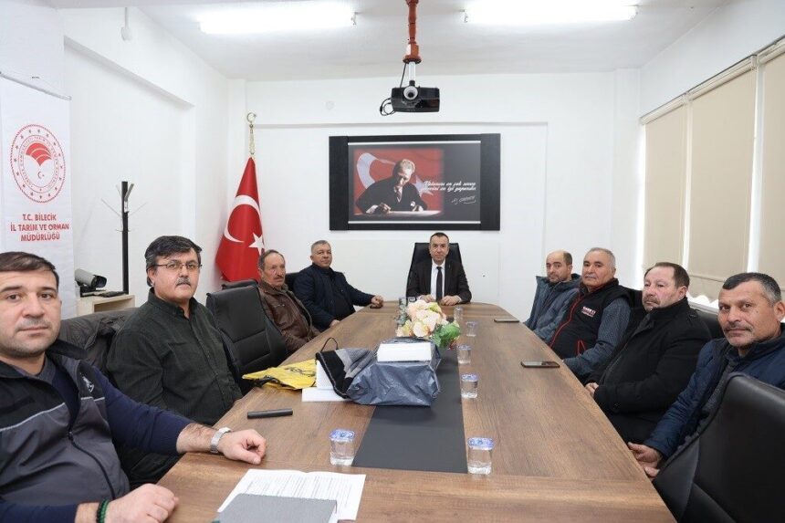 Bilecik’te tarımsal faaliyetlerin ele alındığı değerlendirme toplantısı gerçekleştirildi. Bilecik’te tarımsal faaliyetlerin ele alındığı değerlendirme toplantısı gerçekleştirildi.