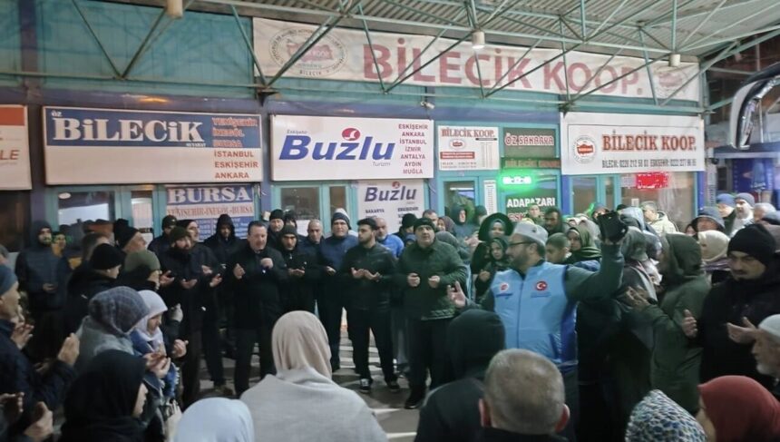 Bilecik’te ’15 Günlük Yarıyıl Tatili Umre’ Programı kapsamında umreciler kutsal topraklara yolcu edildi. Bilecik’te ’15 Günlük Yarıyıl Tatili Umre’ Programı kapsamında umreciler kutsal topraklara yolcu edildi.