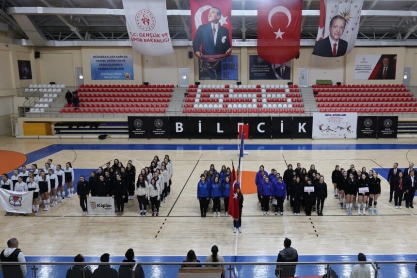 Bilecik’te voleybol grup müsabakalarının açılış seremonisi yapıldı. Bilecik’te voleybol grup müsabakalarının açılış seremonisi yapıldı.