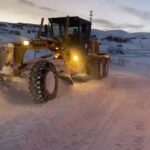 Bingöl’de kar yağışı nedeniyle kapalı kalan 72 köy yolunun ulaşıma açılması için çalışmalar devam ediyor.