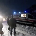 Bingöl’de kar yağışı sonrası ekipler ulaşım ve sağlık hizmetleri için çalışmalarını sürdürüyor.