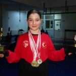 Isparta’da 10 yaşındaki Asya Örnek, güreş müsabakalarında Türkiye şampiyonu oldu.