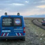 Afyonkarahisar’da ava giden bir kişi, tüfeğinin kazara ateş alması sonucu kafasından ağır yaralandı.