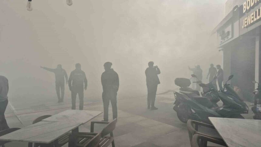 Bodrum’daki LC Waikiki Geri Dönüşüm Deposunda Yangın Çıktı, Bölge Dumanla Kaplandı Bodrum’daki LC Waikiki Geri Dönüşüm Deposunda Yangın Çıktı, Bölge Dumanla Kaplandı