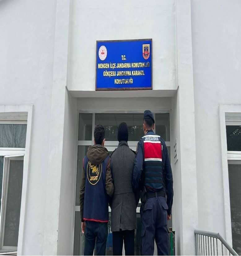 Bolu’da çeşitli suçlardan buluşan 6 firari hükümlü yakalandı. Bolu’da çeşitli suçlardan buluşan 6 firari hükümlü yakalandı.