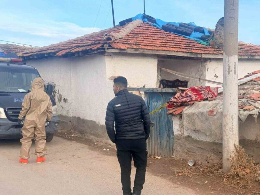 Polatlı’da boya-badana sırasında zehirlenen 3 tarım işçisi ve bir bebeğin durumu kritik.