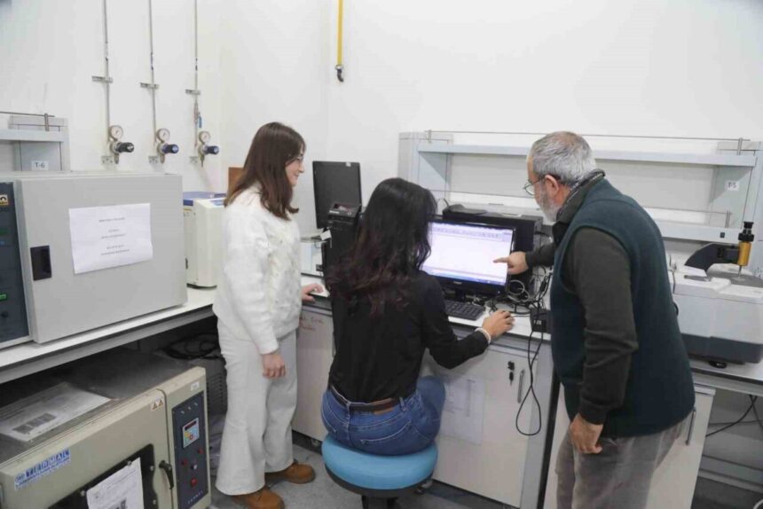 Bursa Teknik Üniversitesi, “Uyutan İplik” projesi ile stres ve uyku bozuklukları için doğal iplik geliştiriyor. Bursa Teknik Üniversitesi, “Uyutan İplik” projesi ile stres ve uyku bozuklukları için doğal iplik geliştiriyor.