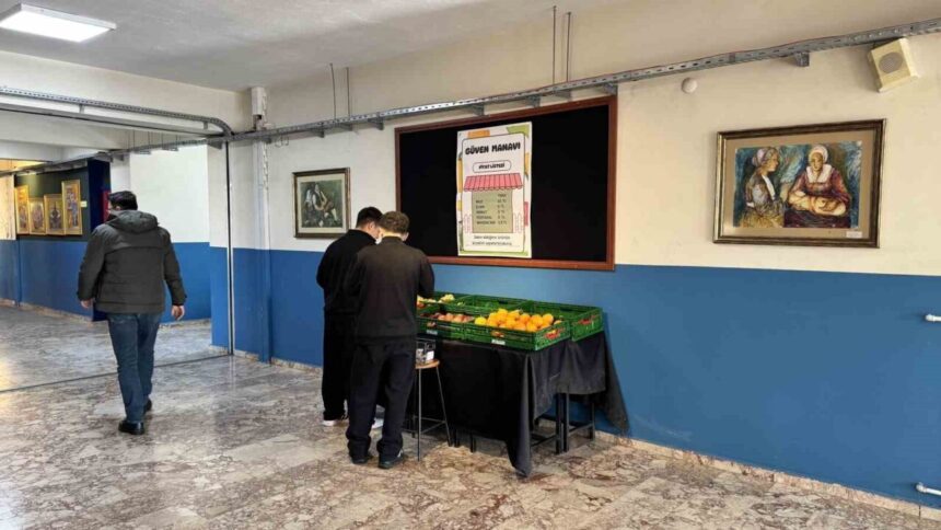 Safranbolu’daki lisede “Güven Manavı” uygulaması ile dürüstlük ve sorumluluk bilinci artırılacak. Safranbolu’daki lisede “Güven Manavı” uygulaması ile dürüstlük ve sorumluluk bilinci artırılacak.