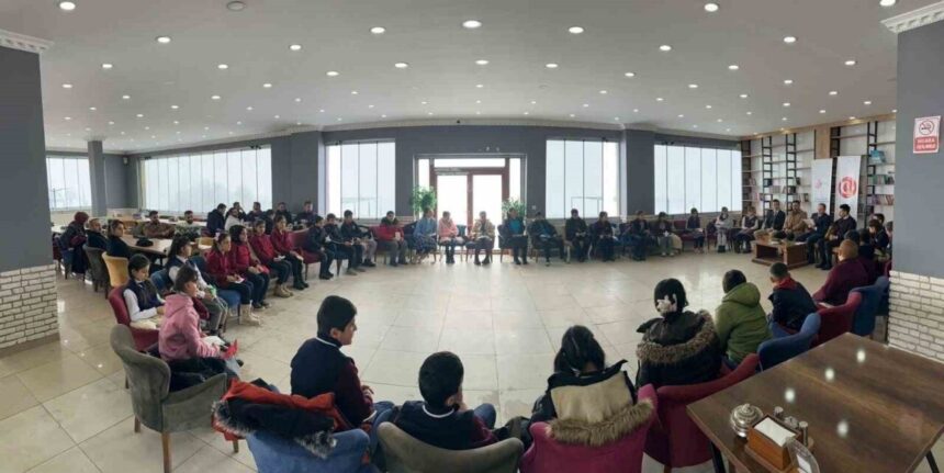 Muş’ta Kaymakam Koşansu, ‘Bin Umut Turnası’ Projesi ile Öğrencilerle Barış Mesajı Verdi Muş’ta Kaymakam Koşansu, ‘Bin Umut Turnası’ Projesi ile Öğrencilerle Barış Mesajı Verdi