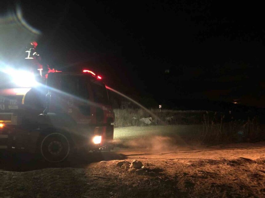 Bucak ilçesindeki sazlık alanda çıkan yangın itfaiye tarafından kontrol altına alındı.