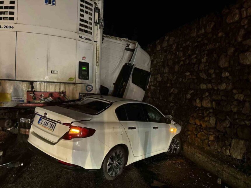 Burdur’da meydana gelen kazada ölü sayısı 2’ye yükseldi, 7 kişi yaralı. Burdur’da meydana gelen kazada ölü sayısı 2’ye yükseldi, 7 kişi yaralı.