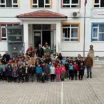 Burhaniye’de “Bir Nota Bin Gülümseme” projesiyle 3 köy okuluna konser düzenlendi.