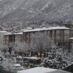 Bursa’da sabah saatlerinde etkili olan kar, kenti beyaza bürüdü; ulaşımda zaman zaman aksamalar yaşandı.