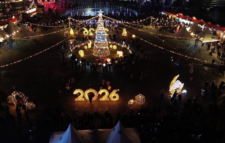 Bursa Yeni Yıl Meydanı’nda Bursalılar, 2026’ya coşkulu etkinliklerle ‘merhaba’ dedi.