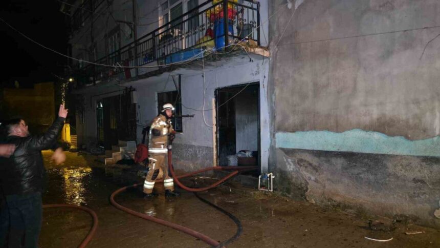 Bursa’nın İnegöl ilçesindeki kırsal Deydinler Mahallesi’nde iki katlı evde yangın çıktı.