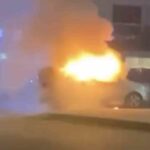 Bursa’nın Osmangazi ilçesinde park halindeki bir araçta çıkan yangın paniğe yol açtı.