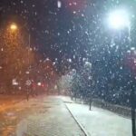 Bursa’da kar yağışı başladı, hava sıcaklığı eksi 2 dereceye düştü. Trafikte dikkatli olunması uyarısı yapıldı.