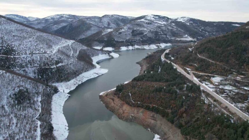 Bursa’daki kar yağışları, Doğancı Barajı’nda su seviyesini artırdı; yetkililer tasarruf çağrısında bulundu.