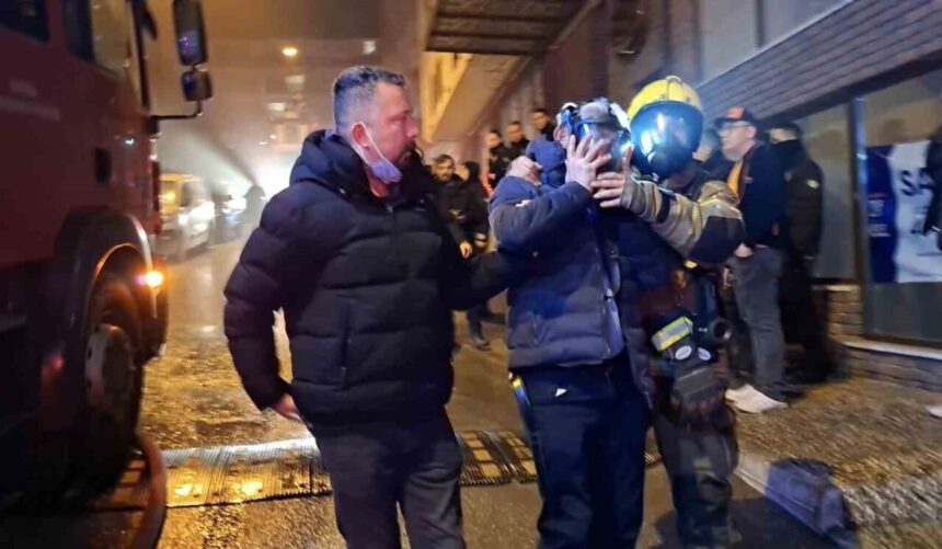 Bursa’nın Nilüfer ilçesindeki otelde çıkan yangın, itfaiye ekiplerinin müdahalesiyle söndürüldü. Bursa’nın Nilüfer ilçesindeki otelde çıkan yangın, itfaiye ekiplerinin müdahalesiyle söndürüldü.