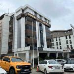 Bursa’da bir otelde çıkan yangında 8 kişi hastaneye kaldırıldı, sebebi elektrik kontağı.