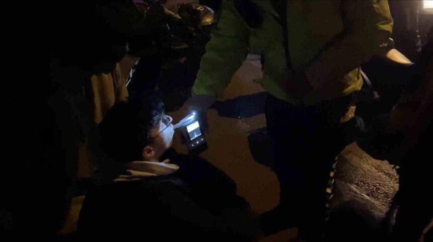 Bursa’nın Osmangazi ilçesinde otomobil ile motosikletin çarpışması sonucu 2 kişi yaralandı. Bursa’nın Osmangazi ilçesinde otomobil ile motosikletin çarpışması sonucu 2 kişi yaralandı.