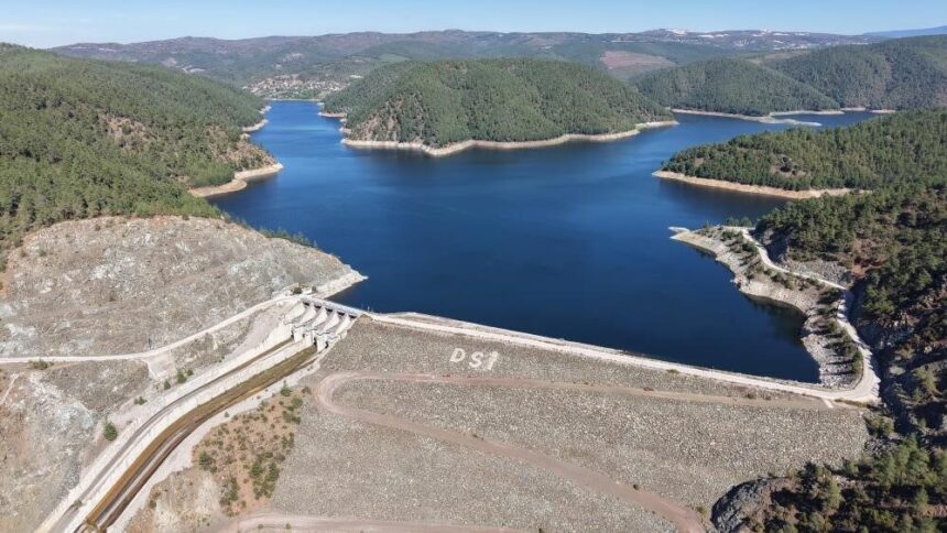 Bursa Büyükşehir Belediye Başkanı Bozbey, Çınarcık Barajı havzasındaki madenciliğe karşı olduklarını vurguladı. Bursa Büyükşehir Belediye Başkanı Bozbey, Çınarcık Barajı havzasındaki madenciliğe karşı olduklarını vurguladı.