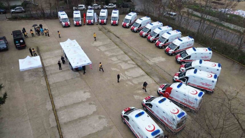 Bursa’da acil sağlık hizmetlerinin kalitesini artırmak için 17 yeni ambulans hizmete girdi Bursa’da acil sağlık hizmetlerinin kalitesini artırmak için 17 yeni ambulans hizmete girdi