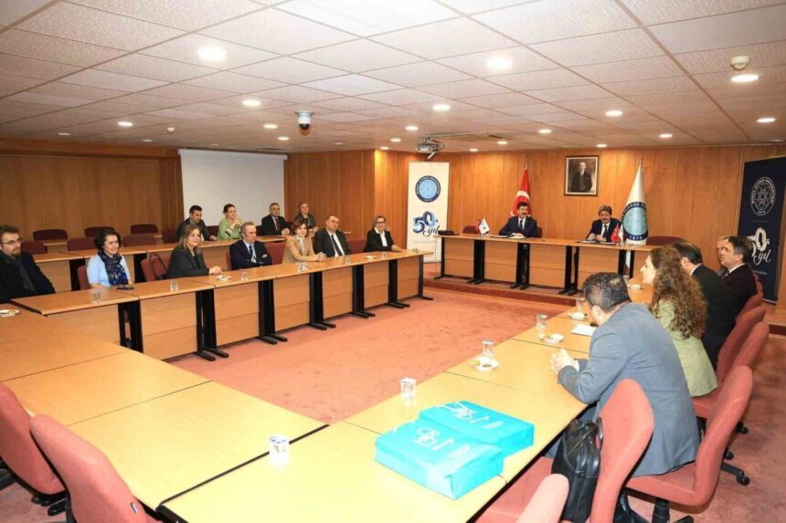 Bursa Uludağ Üniversitesi ile Kütahya Sağlık Bilimleri Üniversitesi arasında işbirliği protokolü imzalandı. Bursa Uludağ Üniversitesi ile Kütahya Sağlık Bilimleri Üniversitesi arasında işbirliği protokolü imzalandı.