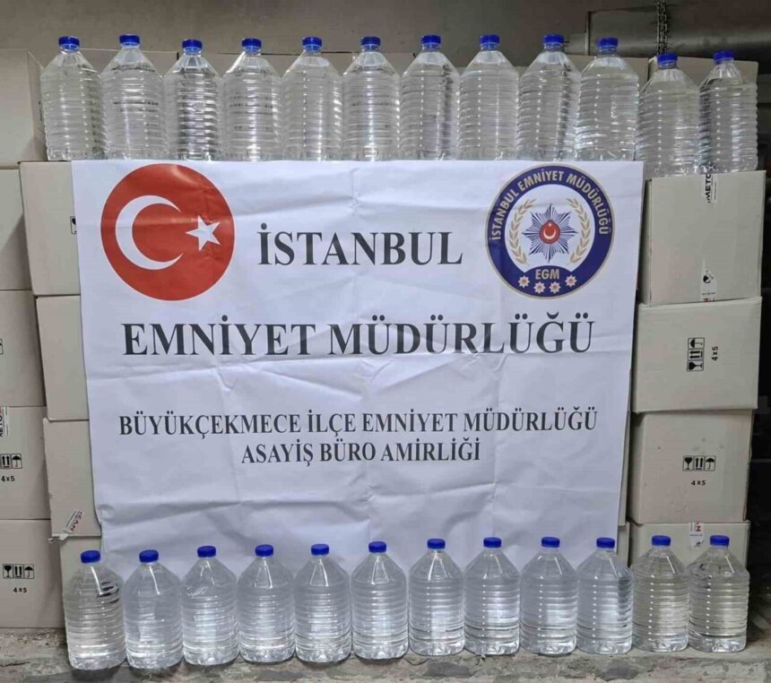 İstanbul’da düzenlenen operasyonda 2 bin 700 litre etil alkol bulundu. İstanbul’da düzenlenen operasyonda 2 bin 700 litre etil alkol bulundu.