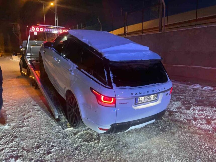 Büyükçekmece Adliyesi’nde sahte vatandaşlık operasyonunda çalınan ziynet eşyaları ve yeni ayrıntılar ortaya çıktı. Büyükçekmece Adliyesi’nde sahte vatandaşlık operasyonunda çalınan ziynet eşyaları ve yeni ayrıntılar ortaya çıktı.