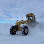 Kayseri Büyükşehir Belediyesi, kar yağışı sonrası ulaşımın aksamaması için 5 ilçede 72 mahalle yolunu açtı.