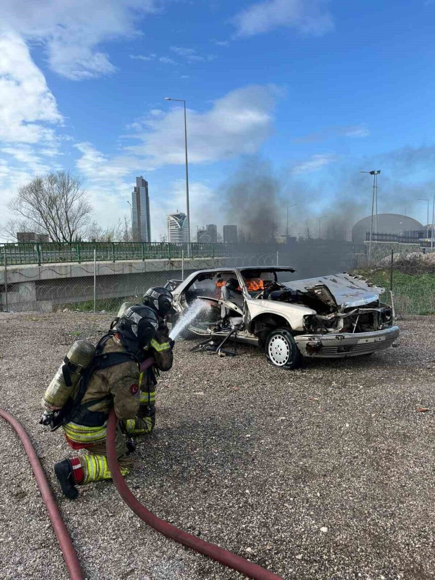 Bursa İtfaiyesi, yangın ve afetler konusunda bilinçlendirmek için üniversite işbirliğiyle eğitim programı düzenledi. Bursa İtfaiyesi, yangın ve afetler konusunda bilinçlendirmek için üniversite işbirliğiyle eğitim programı düzenledi.
