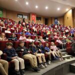 Sakarya Büyükşehir Belediyesi, Ocak ayında düzenlediği tiyatro ve kukla gösterileriyle 1.500 çocuğa sanat deneyimi sundu.