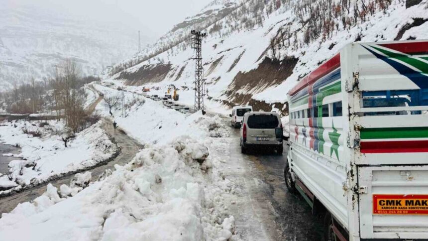 Beytüşşebap’ta Buzlanma Nedeniyle İki Araç Çarpıştı, 2 Yaralı Var Beytüşşebap’ta Buzlanma Nedeniyle İki Araç Çarpıştı, 2 Yaralı Var