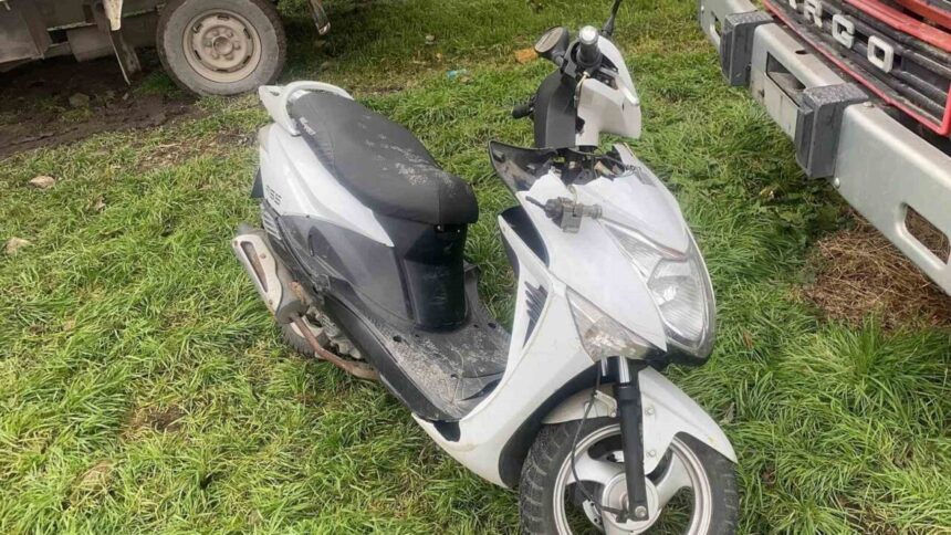 Bolu’da çalınan motosiklet, hırsızlar tarafından dört sokak ilerde zarar görmüş şekilde bırakıldı. Bolu’da çalınan motosiklet, hırsızlar tarafından dört sokak ilerde zarar görmüş şekilde bırakıldı.
