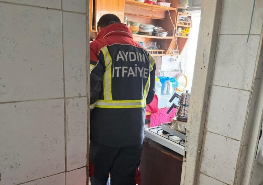 Aydın’ın Efeler ilçesinde çamaşır makinesinin kablosunun alev almasıyla yangın çıktı, maddi hasar oluştu.