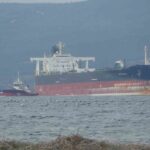 Çanakkale Boğazı’nda ‘Boston Beacon’ tankeri jeneratör arızası nedeniyle demirletildi.