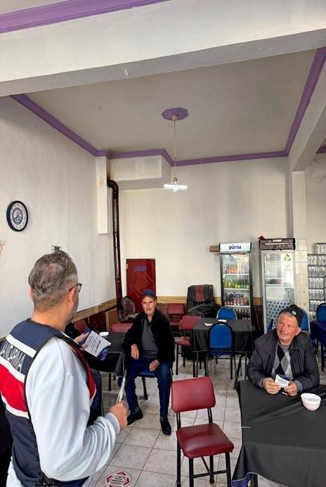 Çanakkale’de jandarma, siber suçlarla mücadele için vatandaşlara yönelik bilinçlendirme etkinlikleri düzenledi.