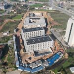 Çayırova Belediye Başkanı Çiftçi, spor lisesi inşaatında incelemelerde bulundu.