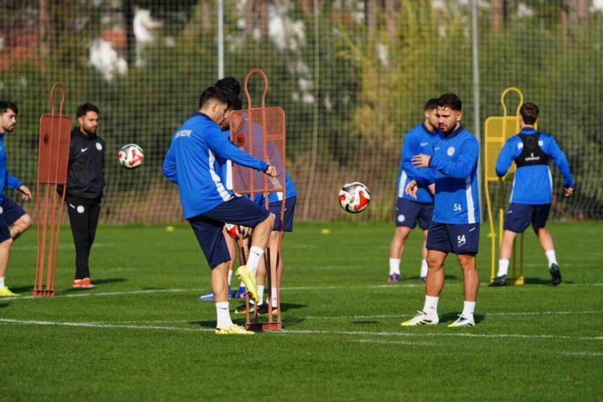 Çaykur Rizespor, ikinci devre kampına Antalya’da devam ediyor.