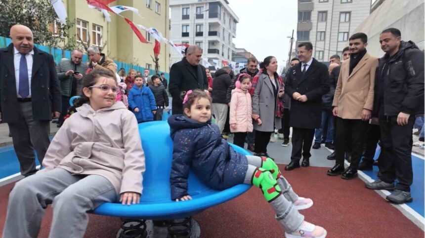 Çekmeköy Belediyesi, çocukların eğlenerek öğrenebilecekleri yeni bir projenin açılışını yaptı. Çekmeköy Belediyesi, çocukların eğlenerek öğrenebilecekleri yeni bir projenin açılışını yaptı.