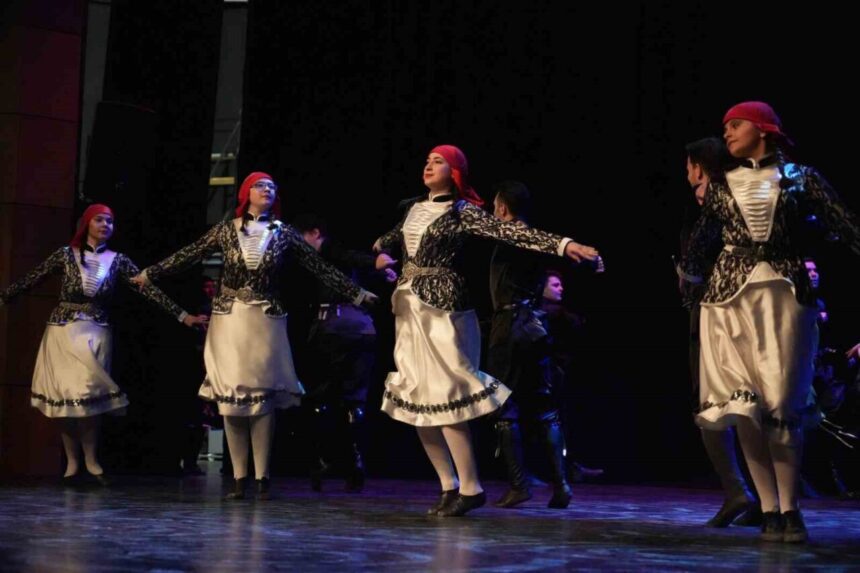 Samsun’da “Kültür Neferleri Onur Gecesi”nde, kültürel katkılarda bulunan isimlere ödüller verildi.