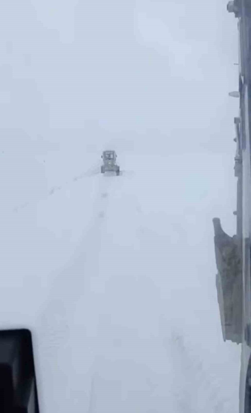 Çermik’te Kar Nedeniyle Kapanan 81 Mahalle ve 37 Mezranın Yolları Açılmaya Başlandı Çermik’te Kar Nedeniyle Kapanan 81 Mahalle ve 37 Mezranın Yolları Açılmaya Başlandı