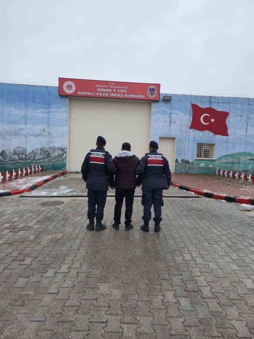 Afyonkarahisar’da Jandarma, aranan 24 kişiyi yakaladı; 5’i tutuklandı.