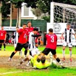 Çeşme Belediyespor, Süper Amatör Lig E Grubu’nda Güzelbahçe’yi 3-2 yenerek ligde kalmayı başardı.