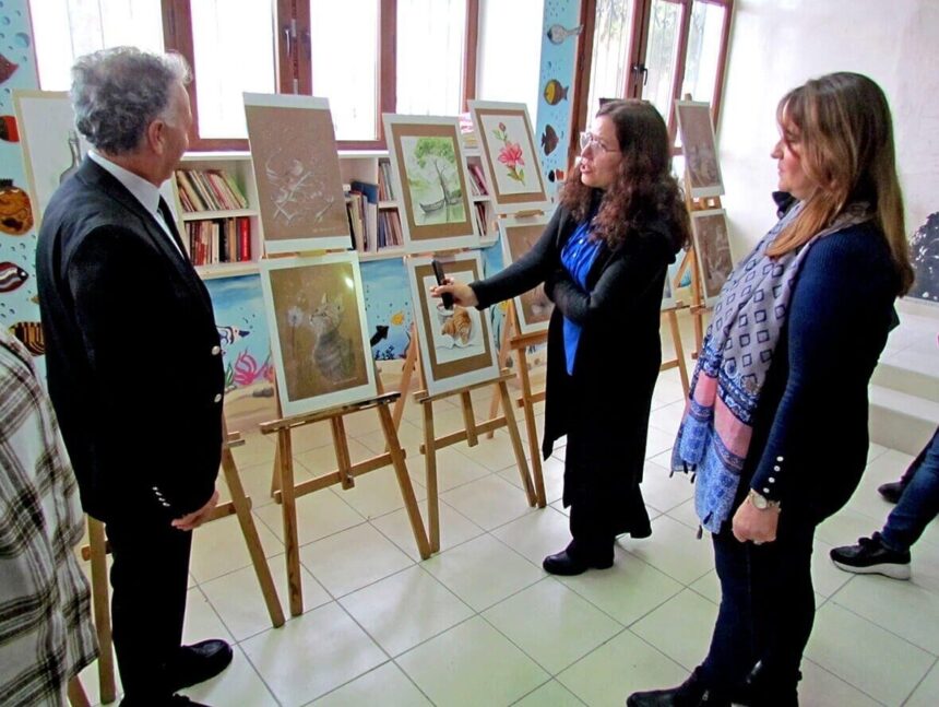 Çeşme Halk Eğitim Merkezi Suluboya Atölyesi, yeni yılın ilk sergisini sanat tutkunlarıyla paylaştı. Çeşme Halk Eğitim Merkezi Suluboya Atölyesi, yeni yılın ilk sergisini sanat tutkunlarıyla paylaştı.