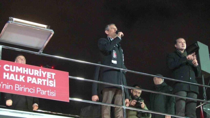 CHP Lideri Özgür Özel, Beşiktaş’ta düzenlenen mitingde konuştu. CHP Lideri Özgür Özel, Beşiktaş’ta düzenlenen mitingde konuştu.