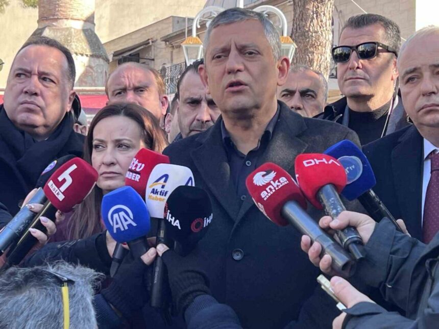 CHP Genel Başkanı Özgür Özel, memleketi Manisa’da Cuma namazı sonrası açıklamalarda bulundu.