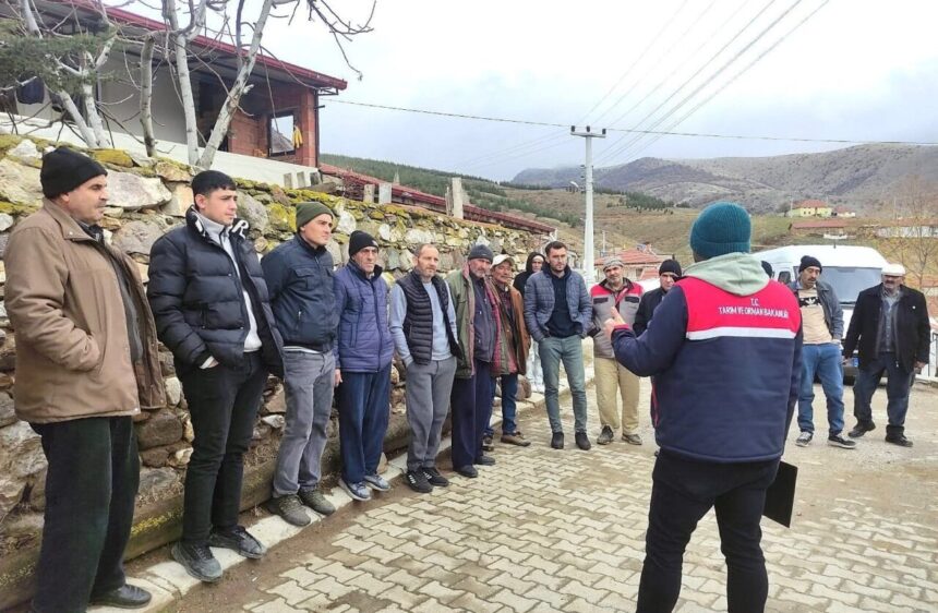 Afyonkarahisar’da 2025’te çiftçi ve besicilere 1.662 eğitim ve bilgilendirme toplantısı yapıldı.