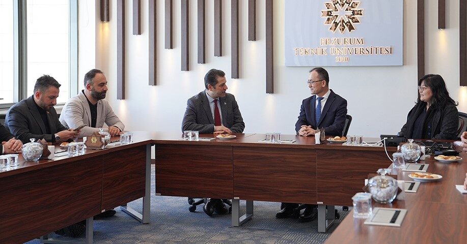 Çin Büyükelçisi Jiang Xuebin, Erzurum Teknik Üniversitesi’nde iş birliği fırsatlarını inceledi.